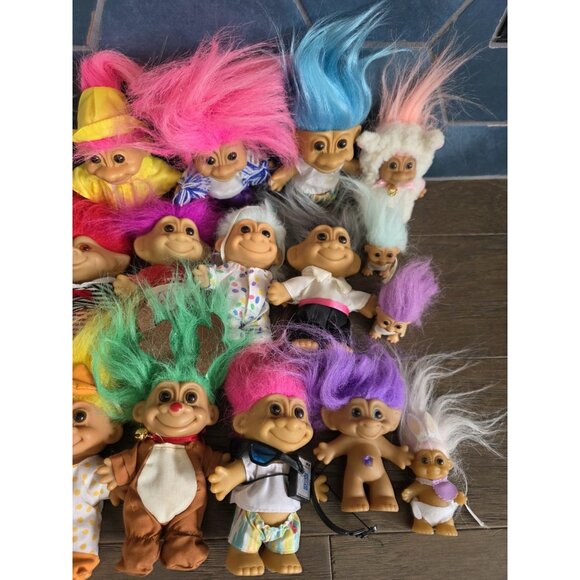 Bundle of 24 Assorted Vintage Russ Troll Dolls - Picture 5 of 5